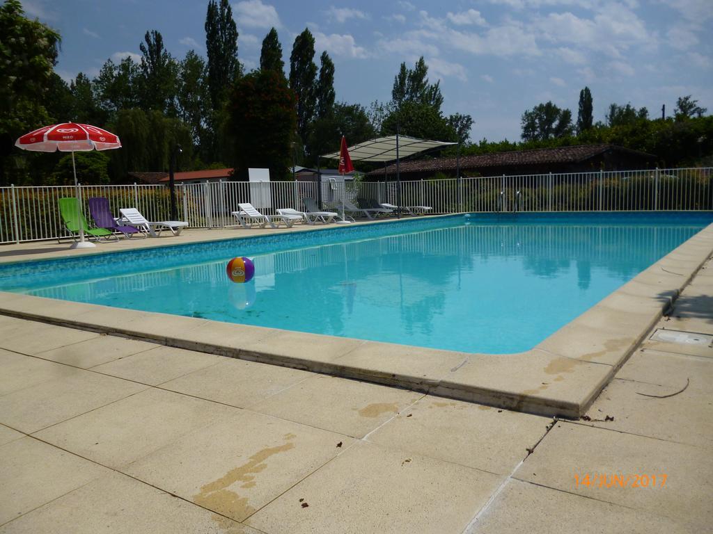 Camping Le Mouliat Hotel Moncrabeau Exterior foto